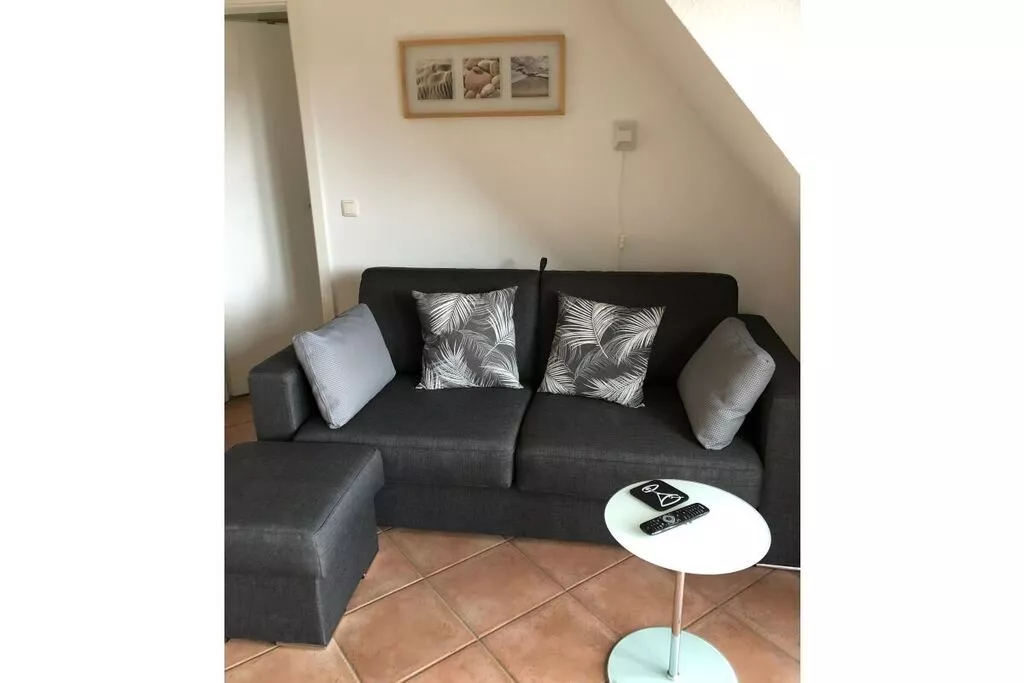 6911-Living room
