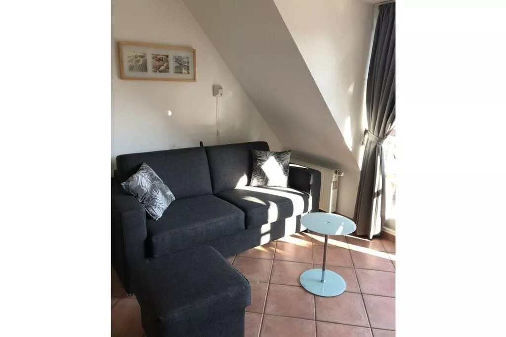 6911-Living room