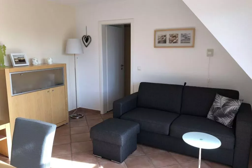 6911-Living room