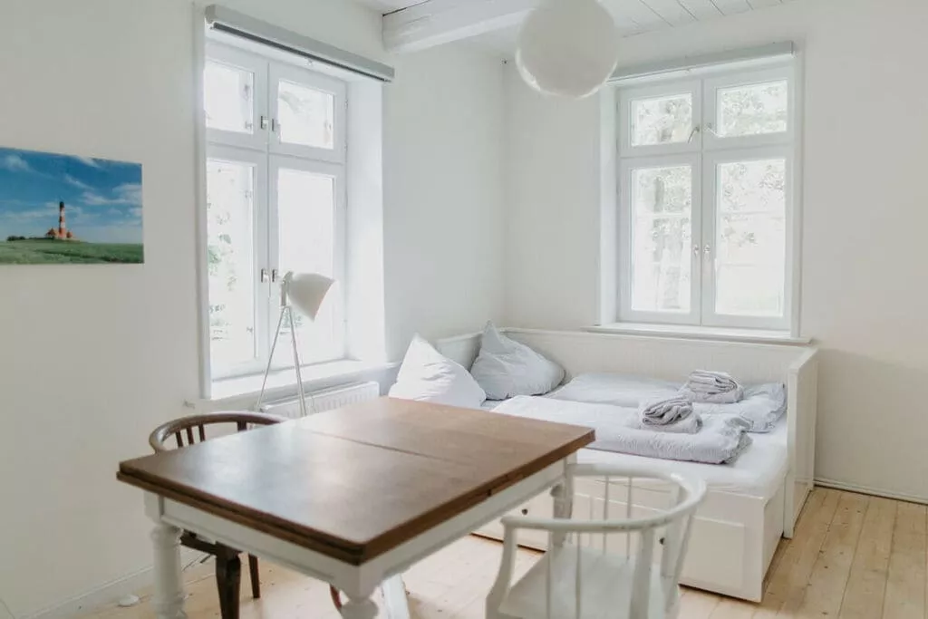 240081-Living room