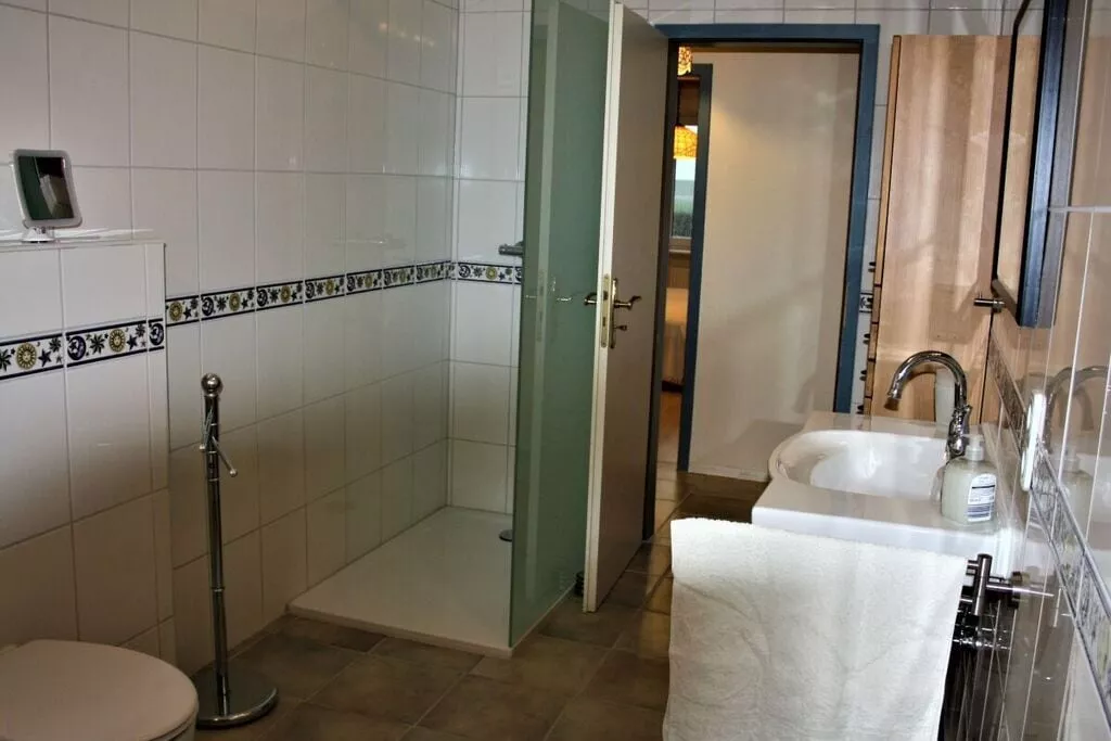 46450-Bathroom