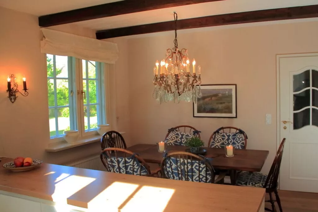 142985-Dining room