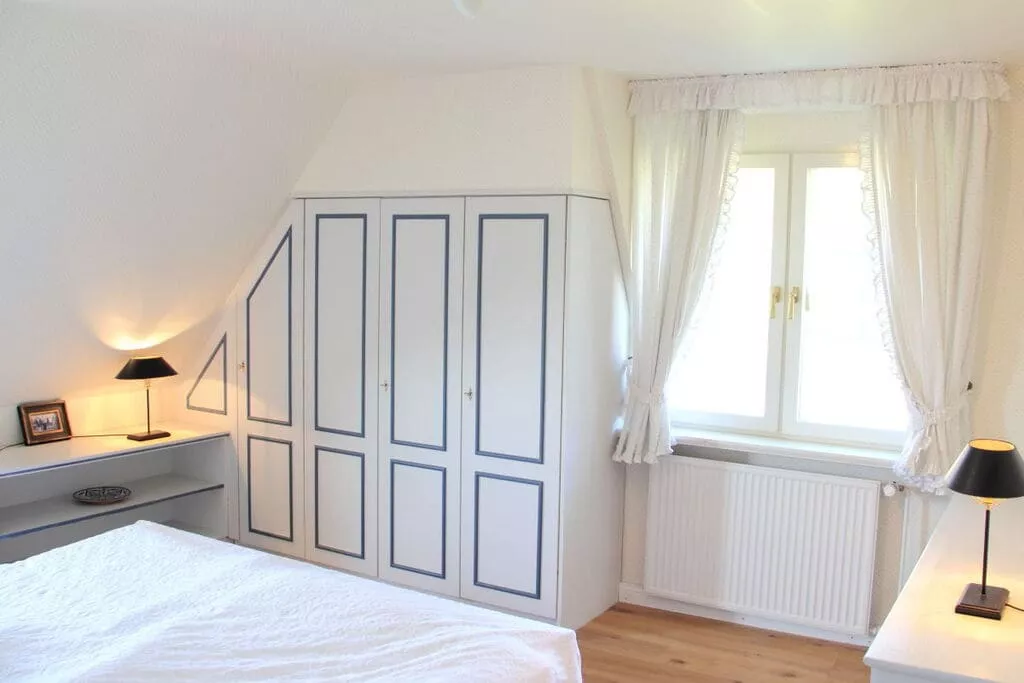 142985-Bedroom
