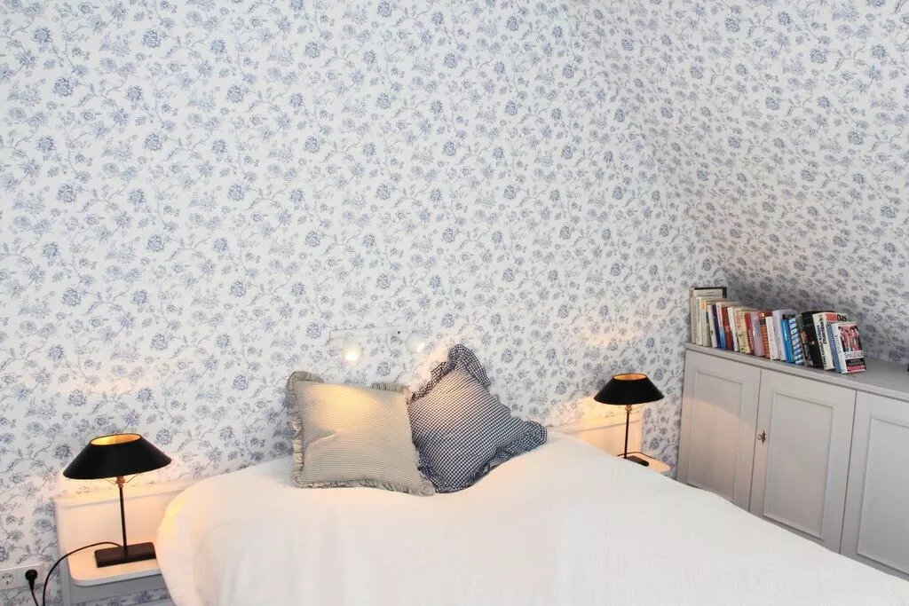 142985-Bedroom