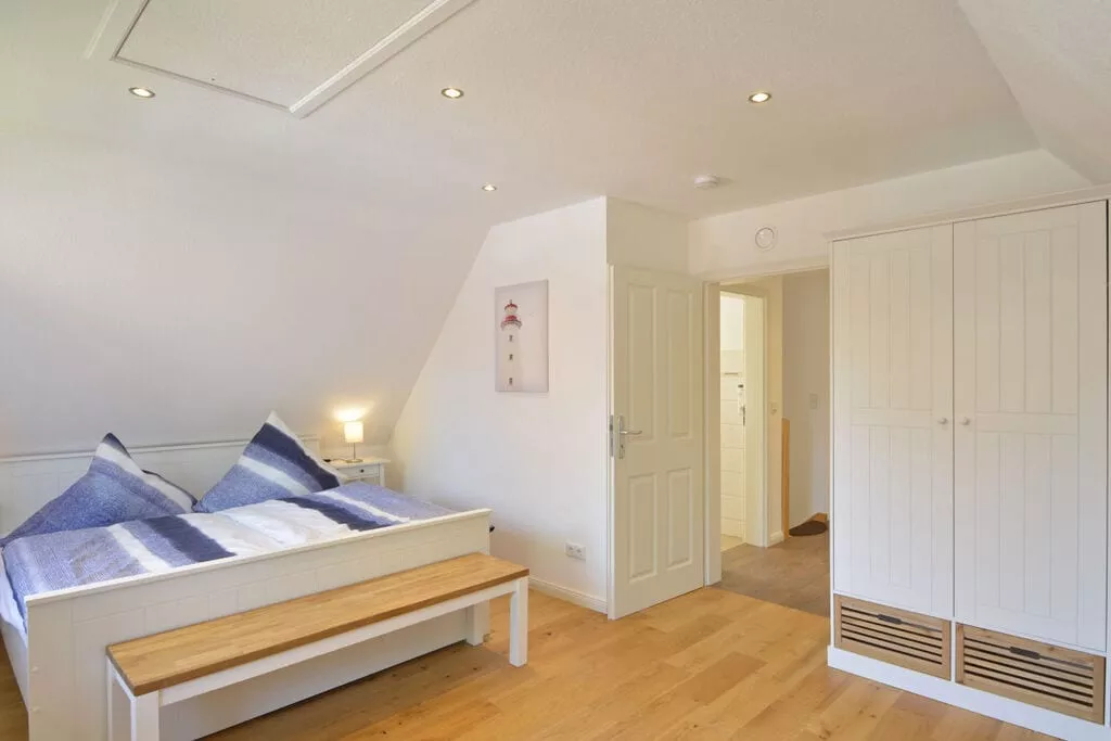 268254-Bedroom