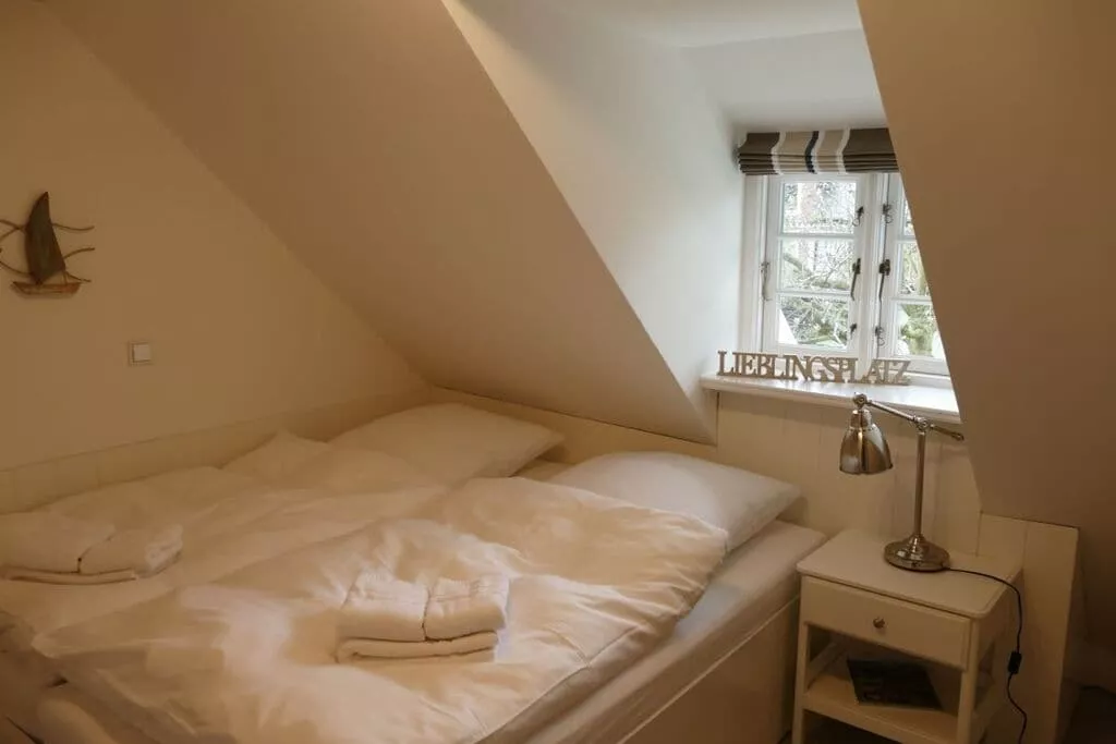 226059-Bedroom