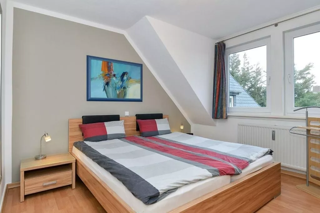 76866-Bedroom