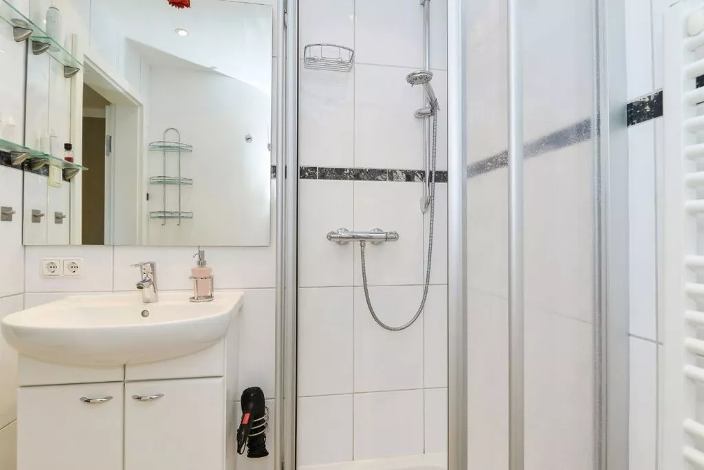76866-Bathroom