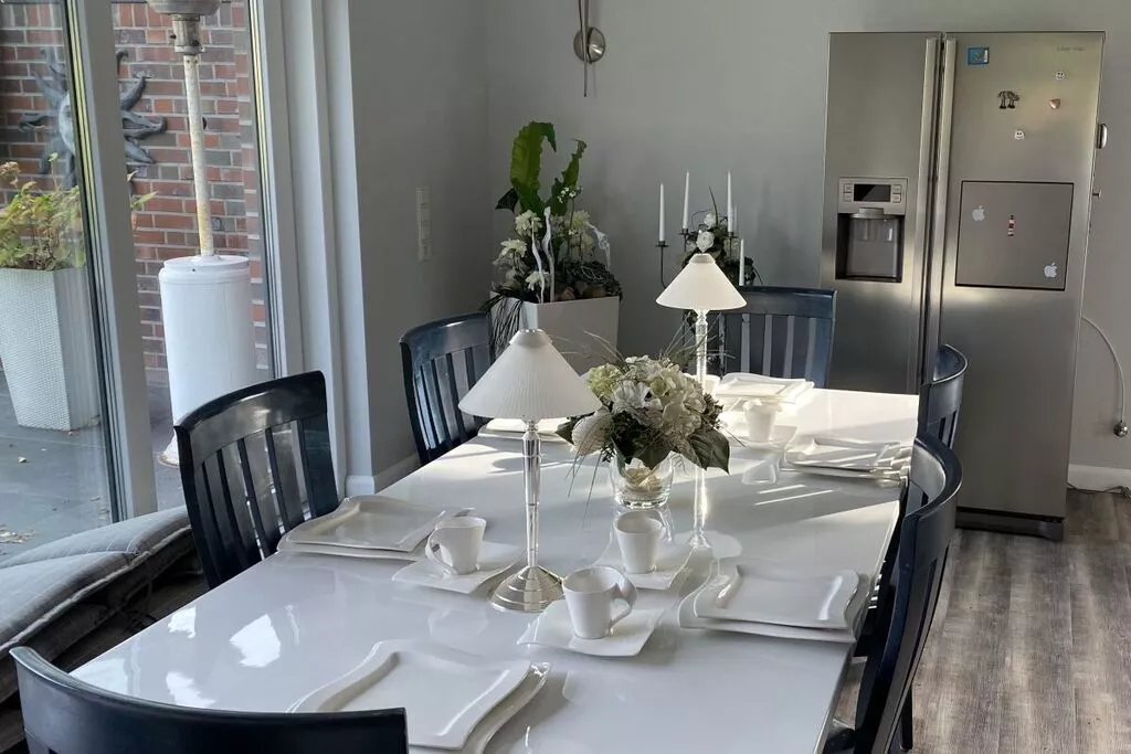 276306-Dining room