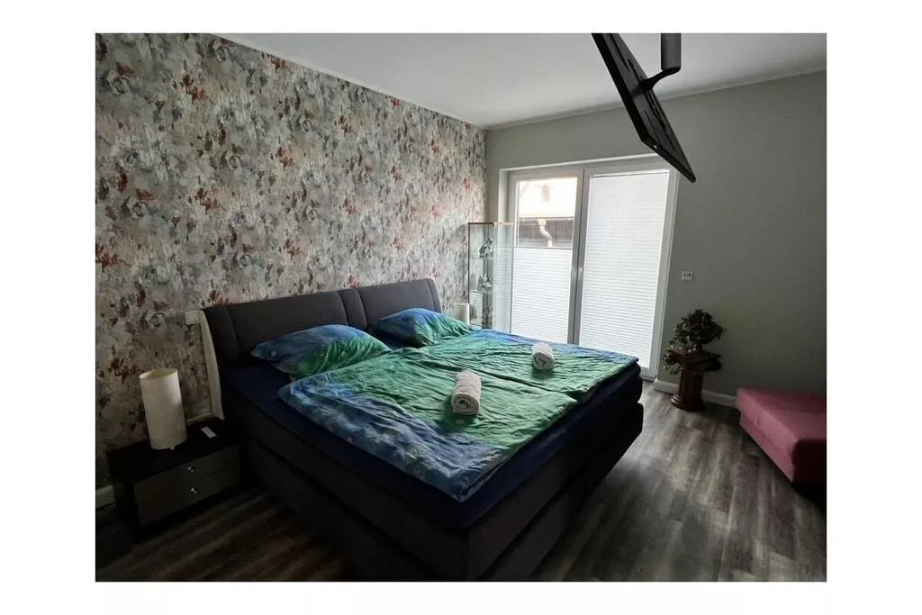 276306-Bedroom