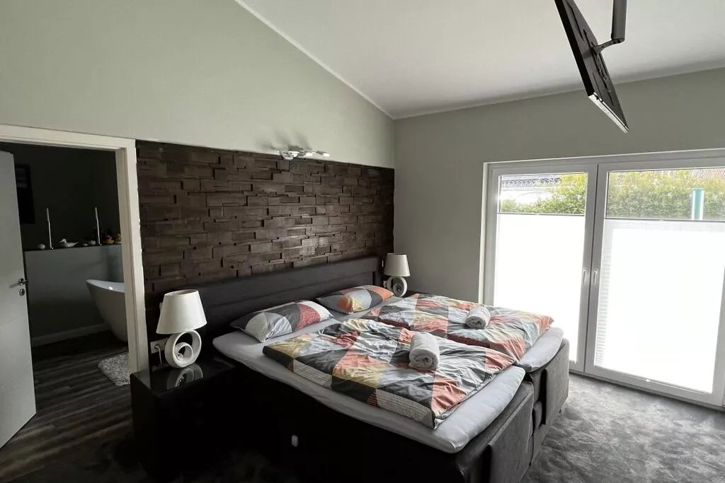 276306-Bedroom