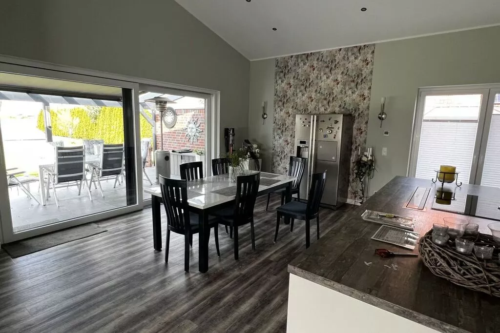 276306-Dining room