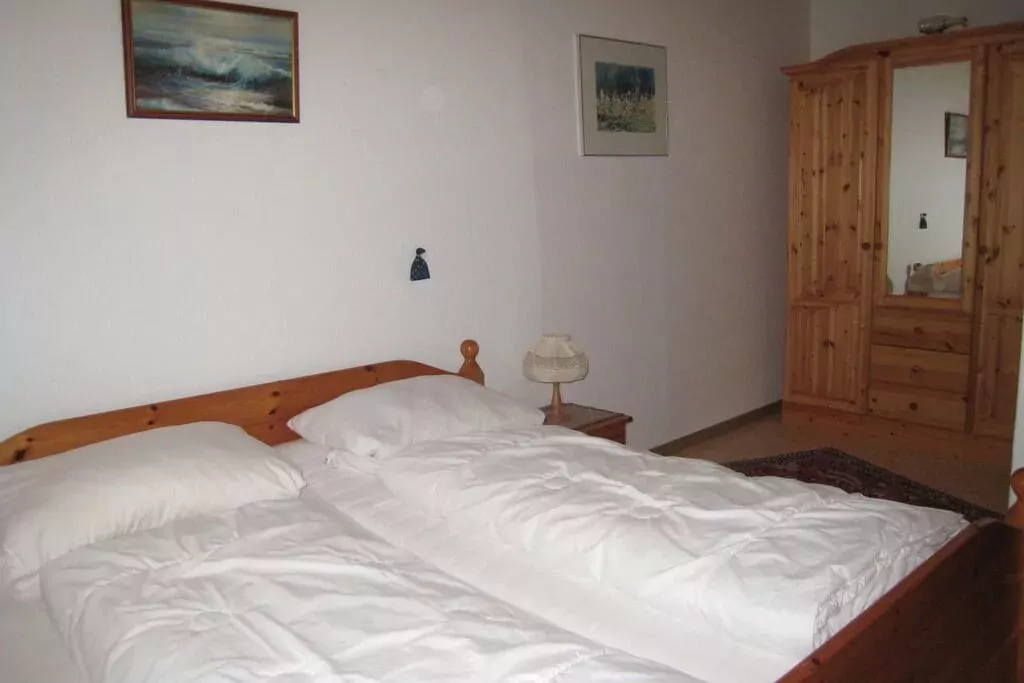 241032-Bedroom