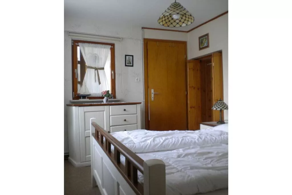 277617-Bedroom
