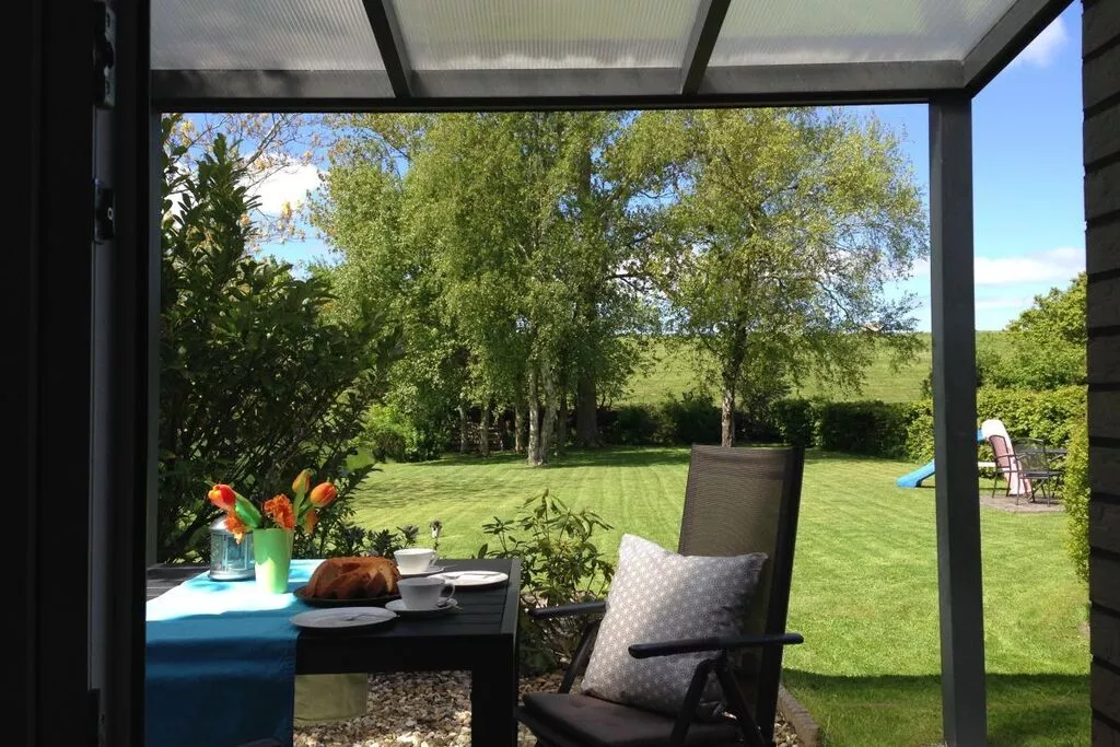 90385-Gardens summer