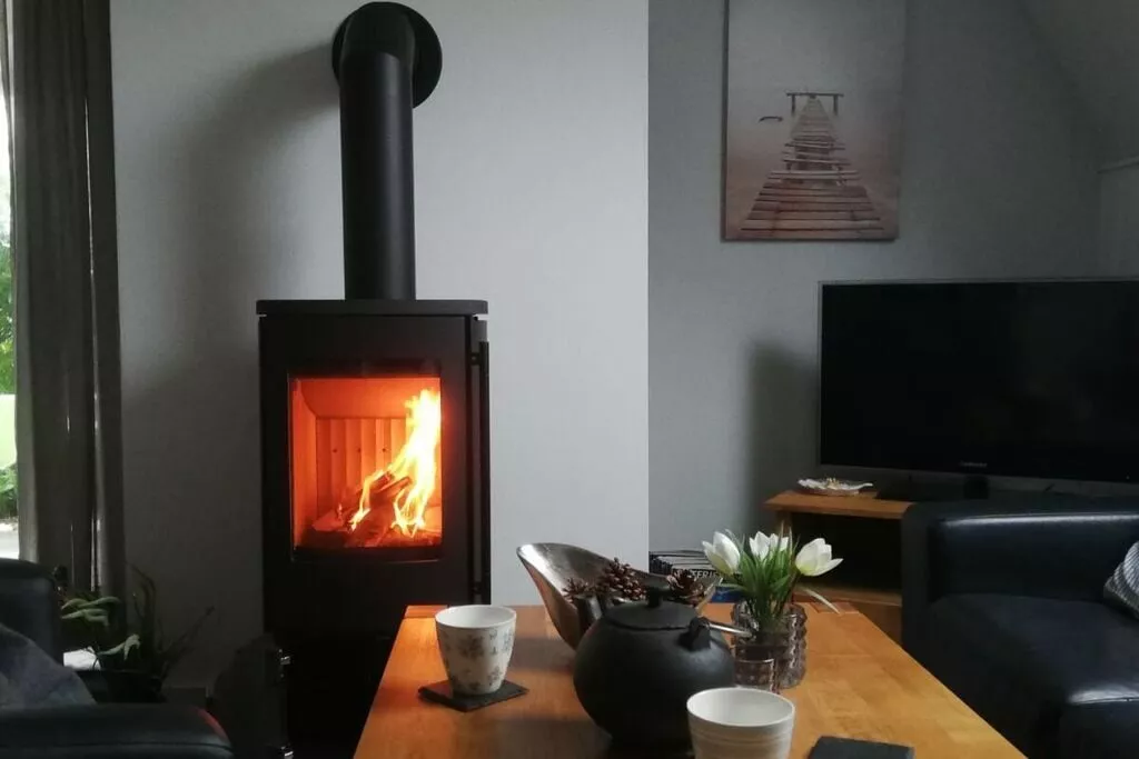 90385-Living room