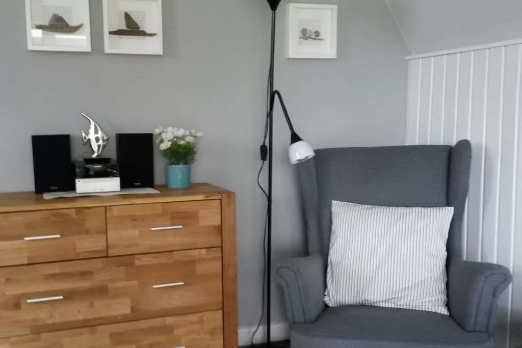 90385-Living room
