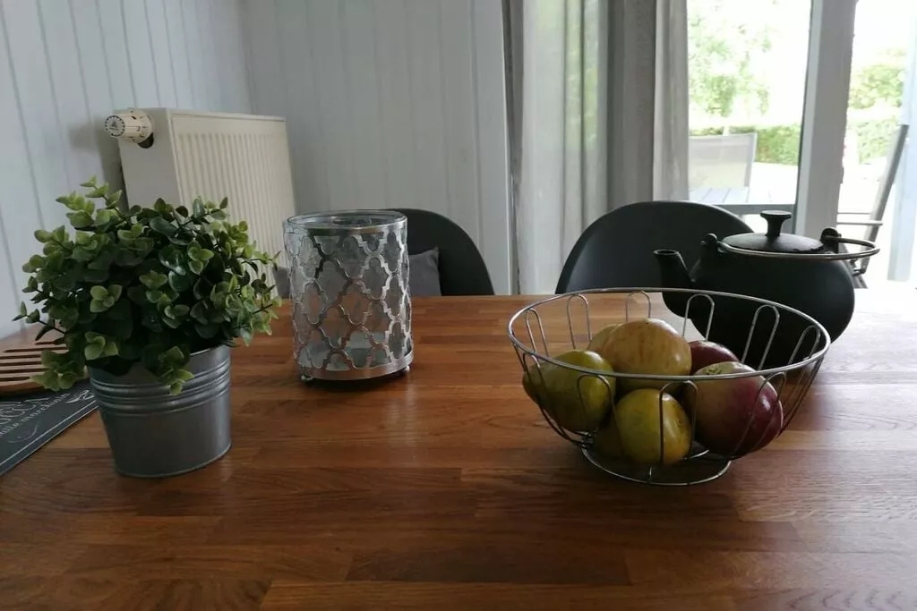 90385-Dining room
