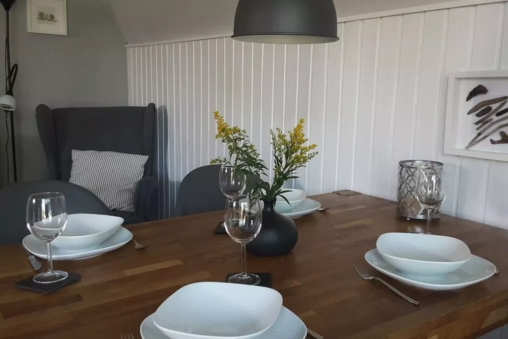 90385-Dining room