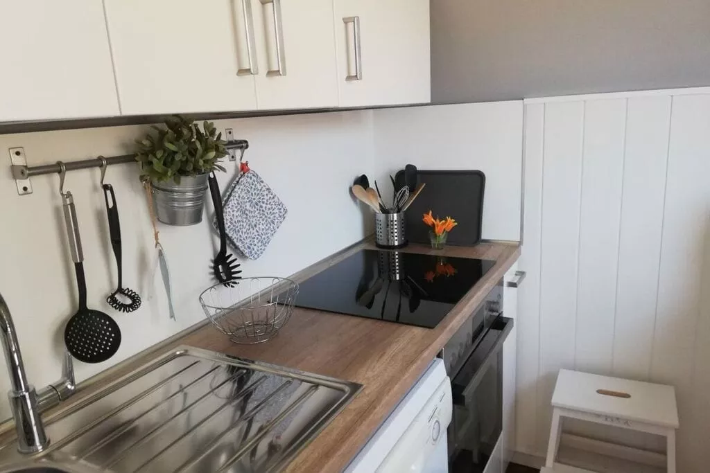 90385-Kitchen