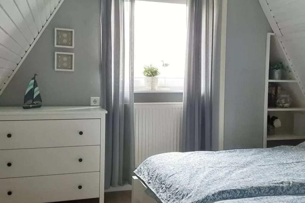 90385-Bedroom