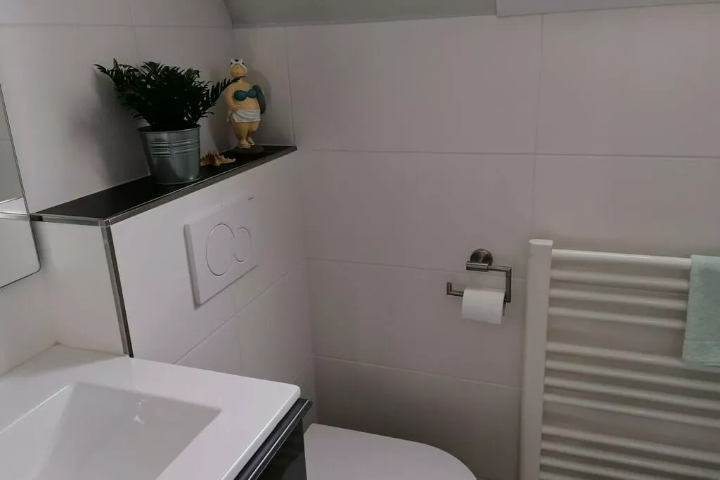 90385-Bathroom