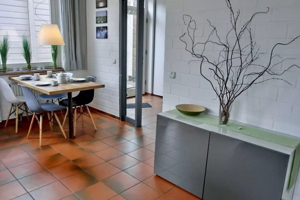 94185-Dining room
