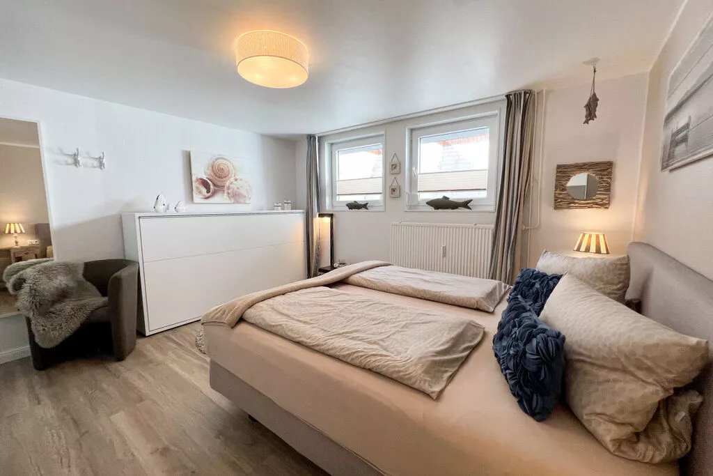 166902-Bedroom