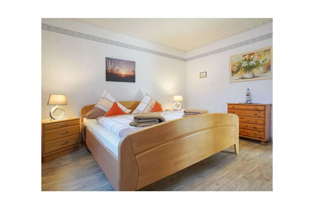 16941-Bedroom