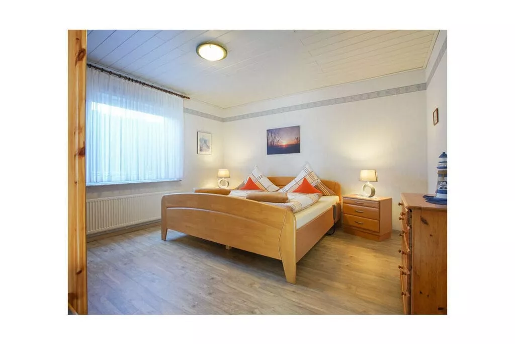 16941-Bedroom