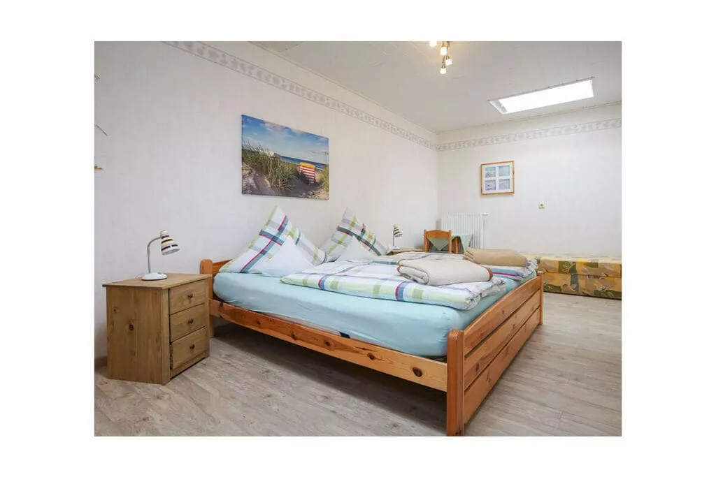 16941-Bedroom