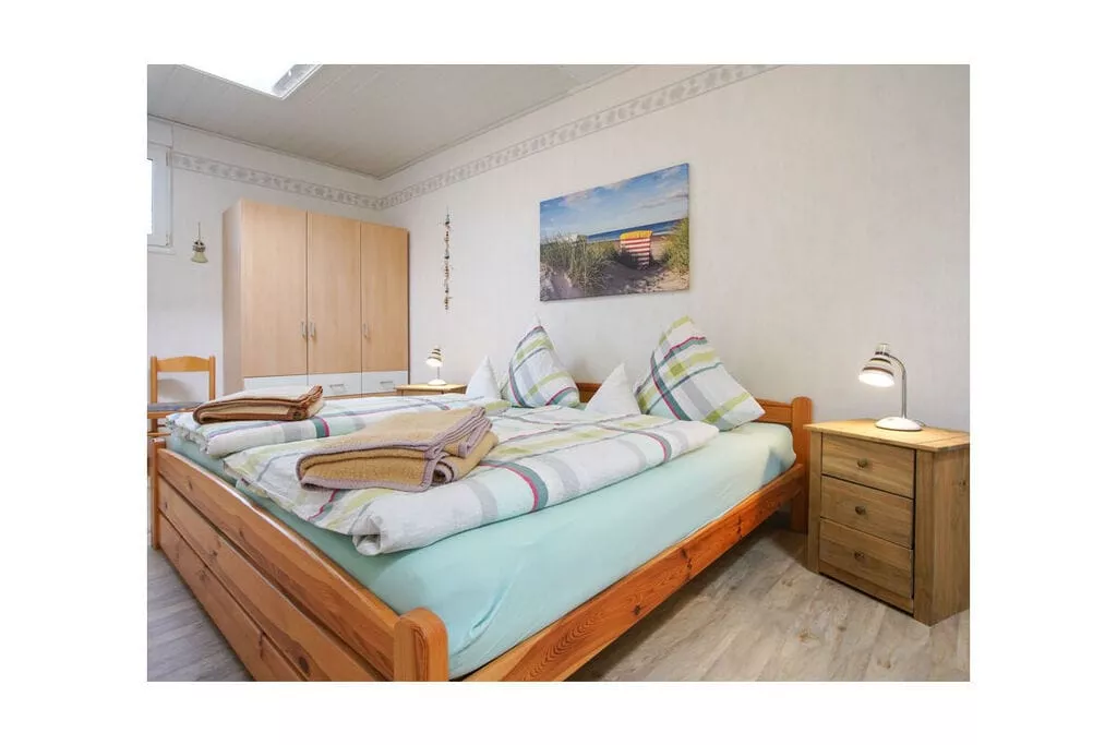 16941-Bedroom