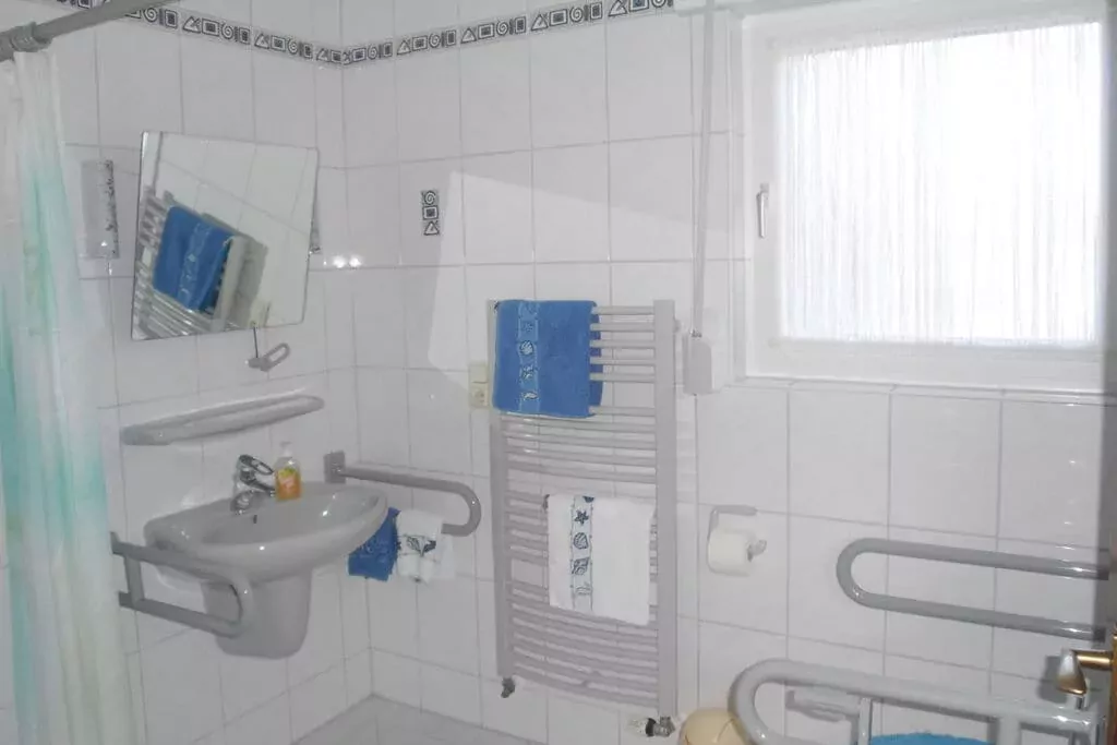 16941-Bathroom