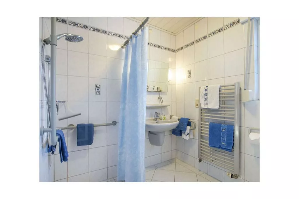 16941-Bathroom