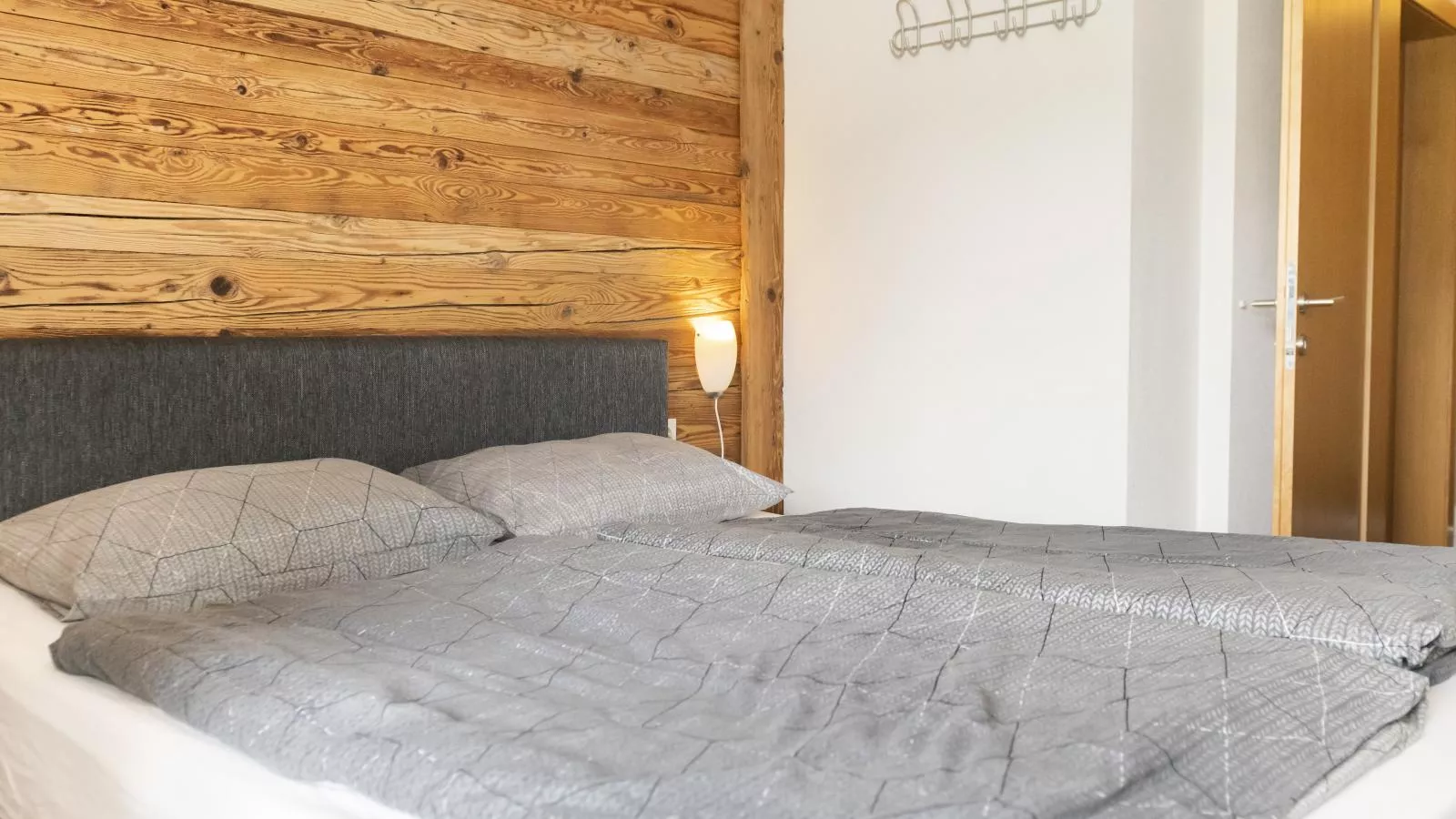 Noa-Bedroom