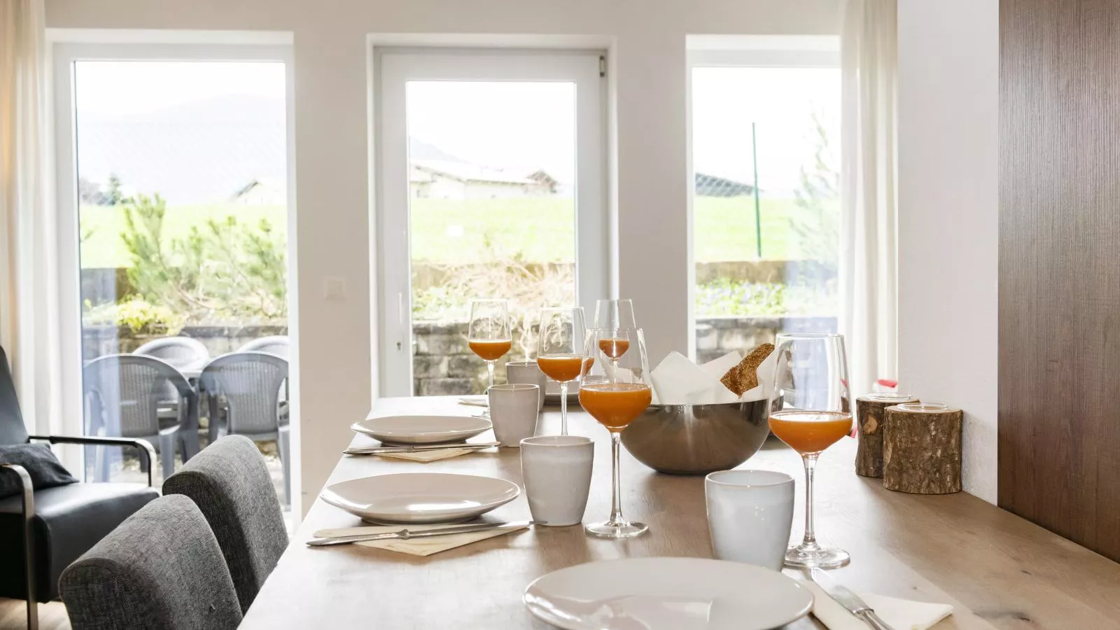Noa-Dining room