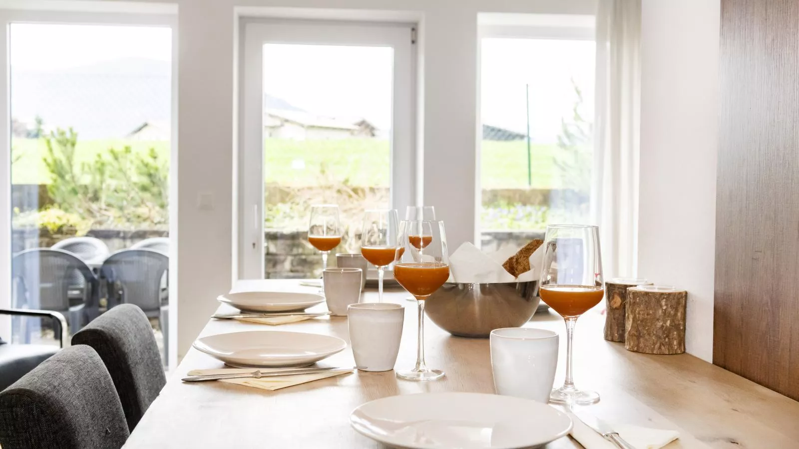 Noa-Dining room
