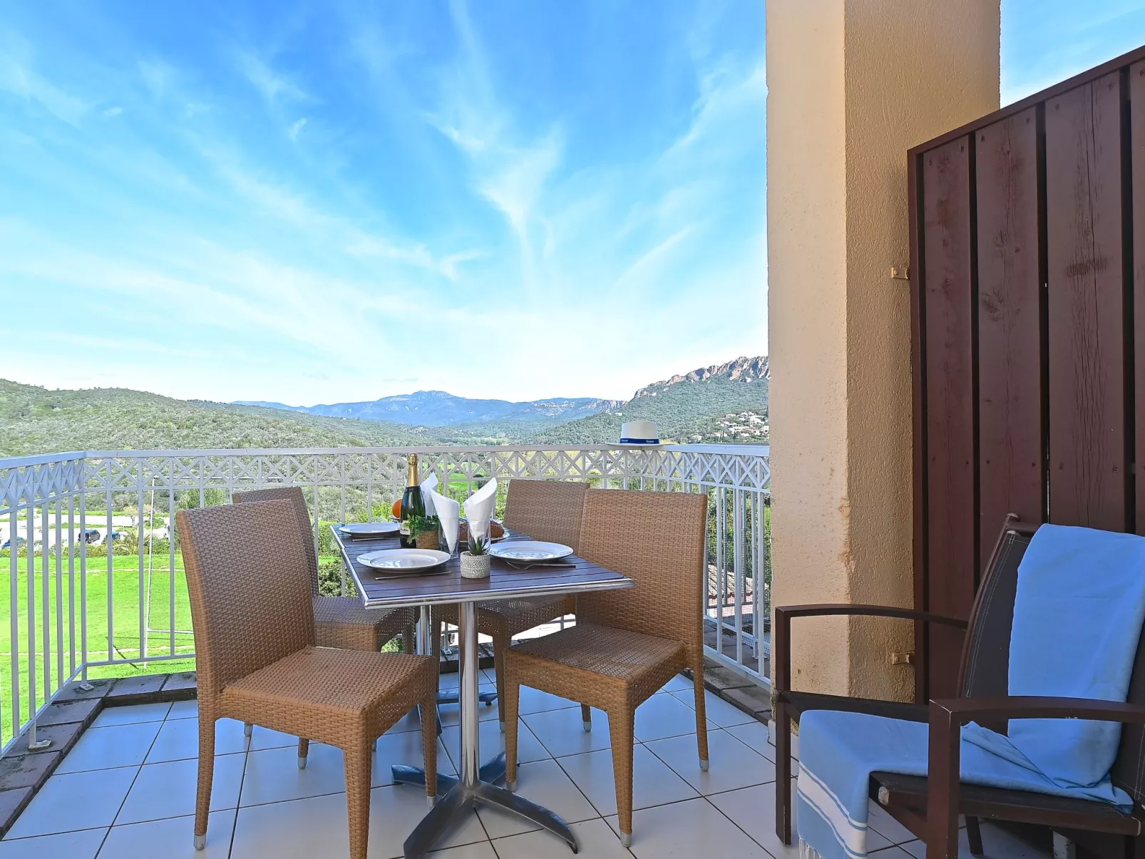 Le Village (C7 351)-Outside