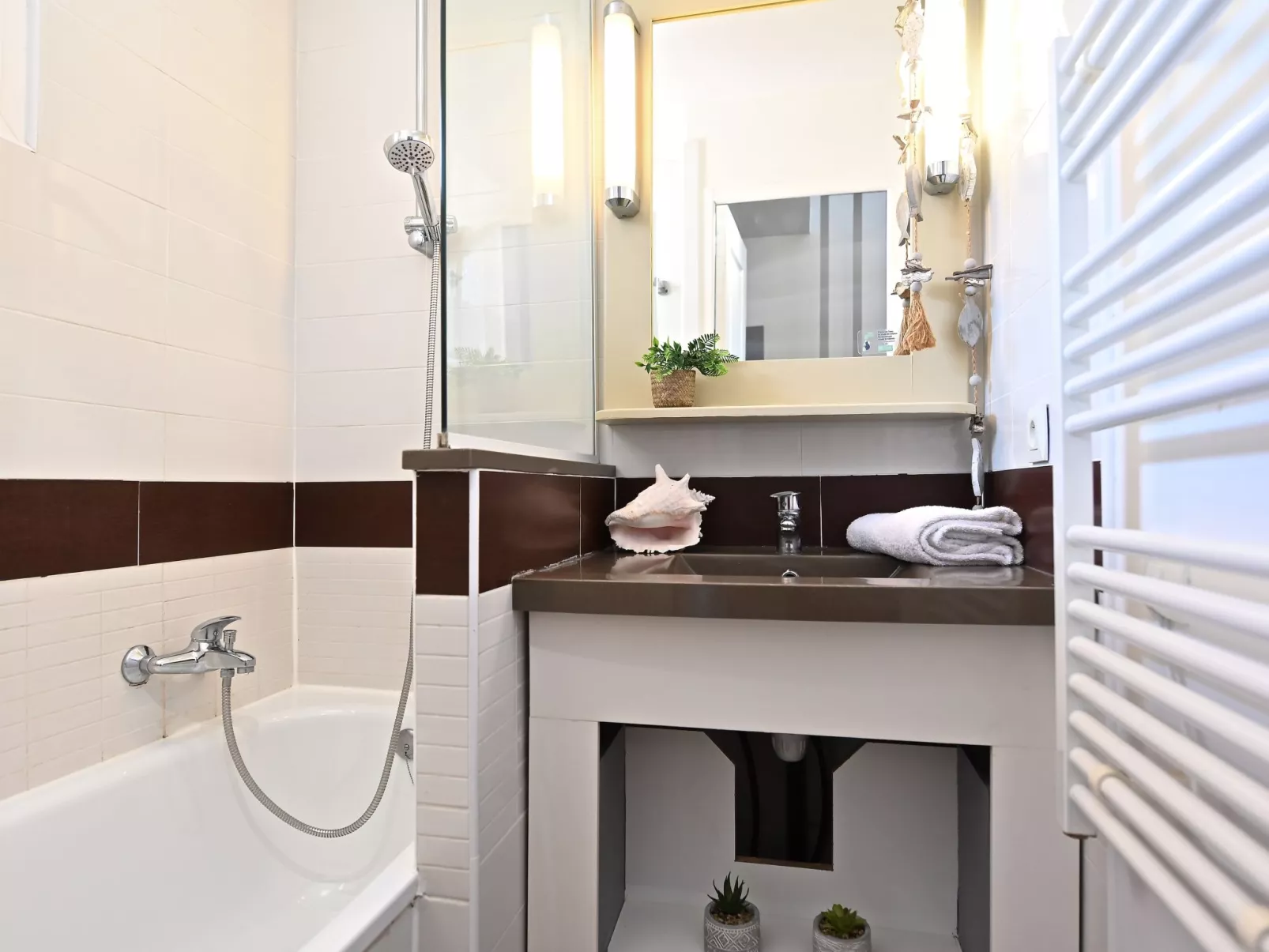 Le Village (C7 351)-Inside