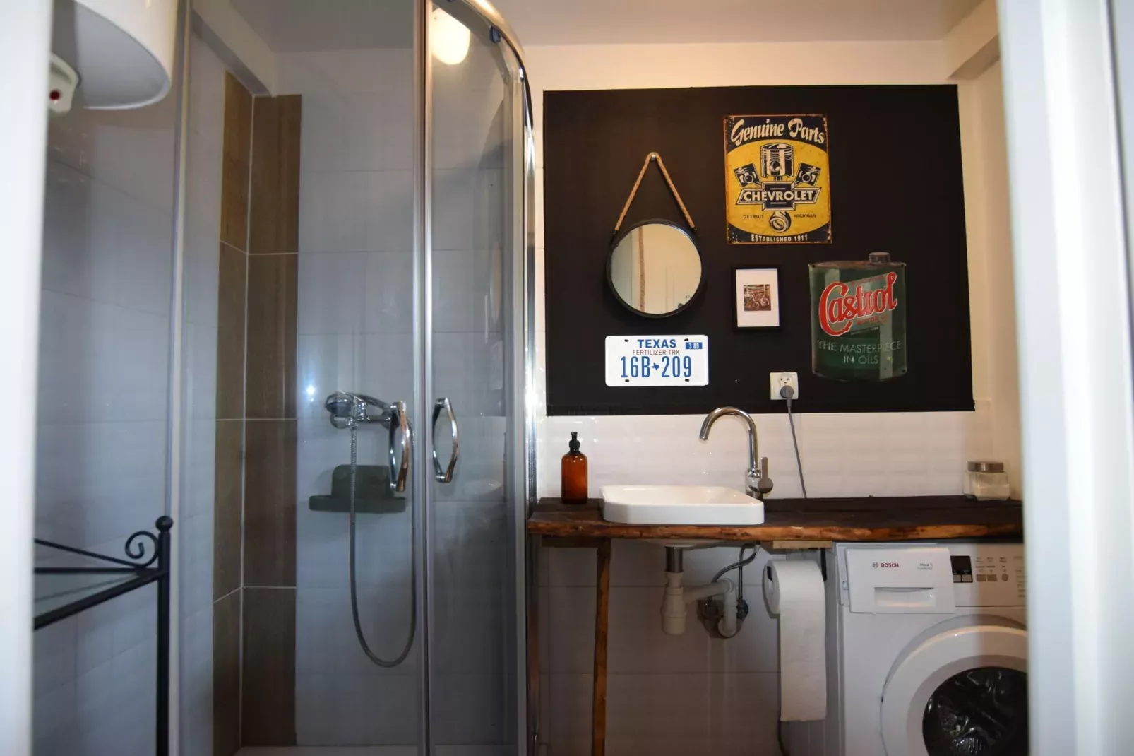 Biker's house-Bathroom