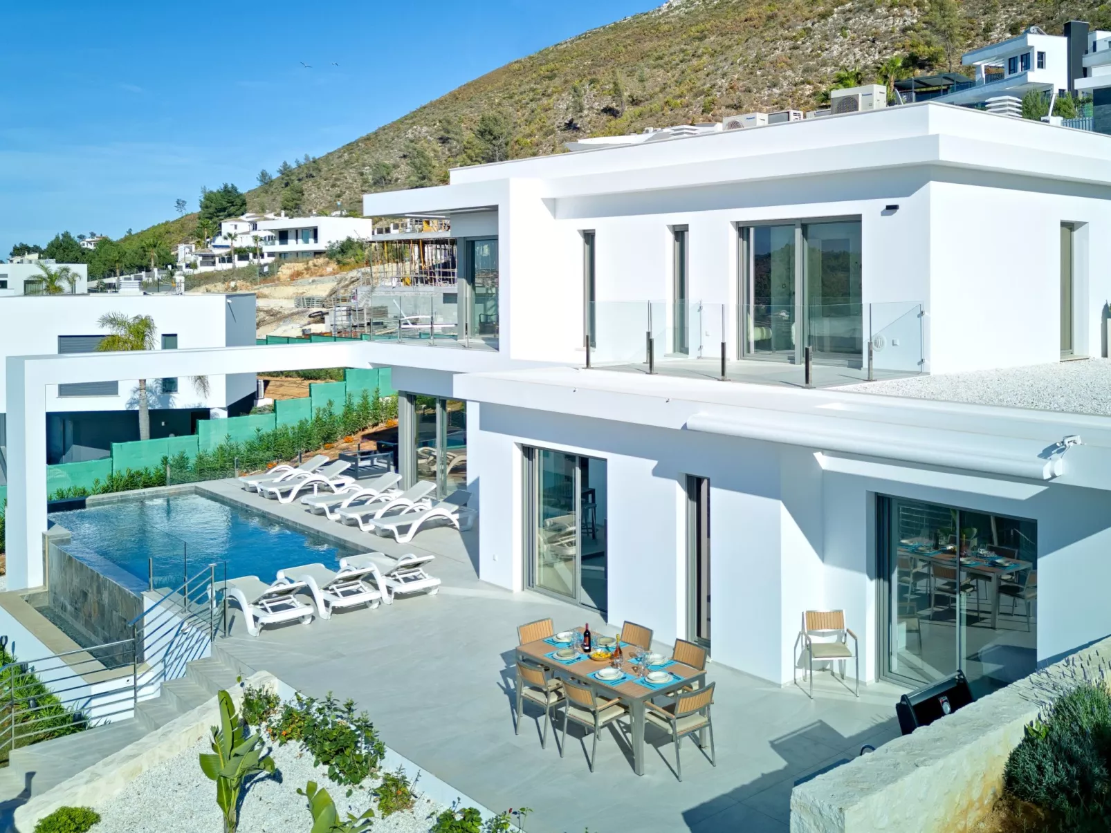 Villa Luna-Outside