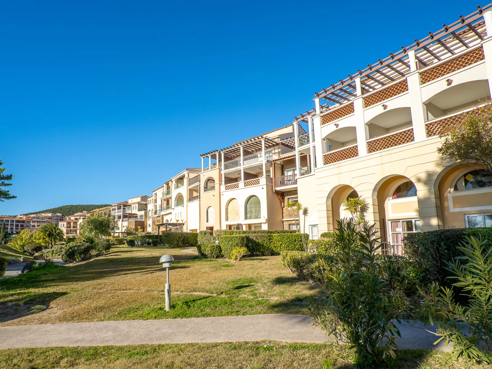 Le village C3 215-Draußen