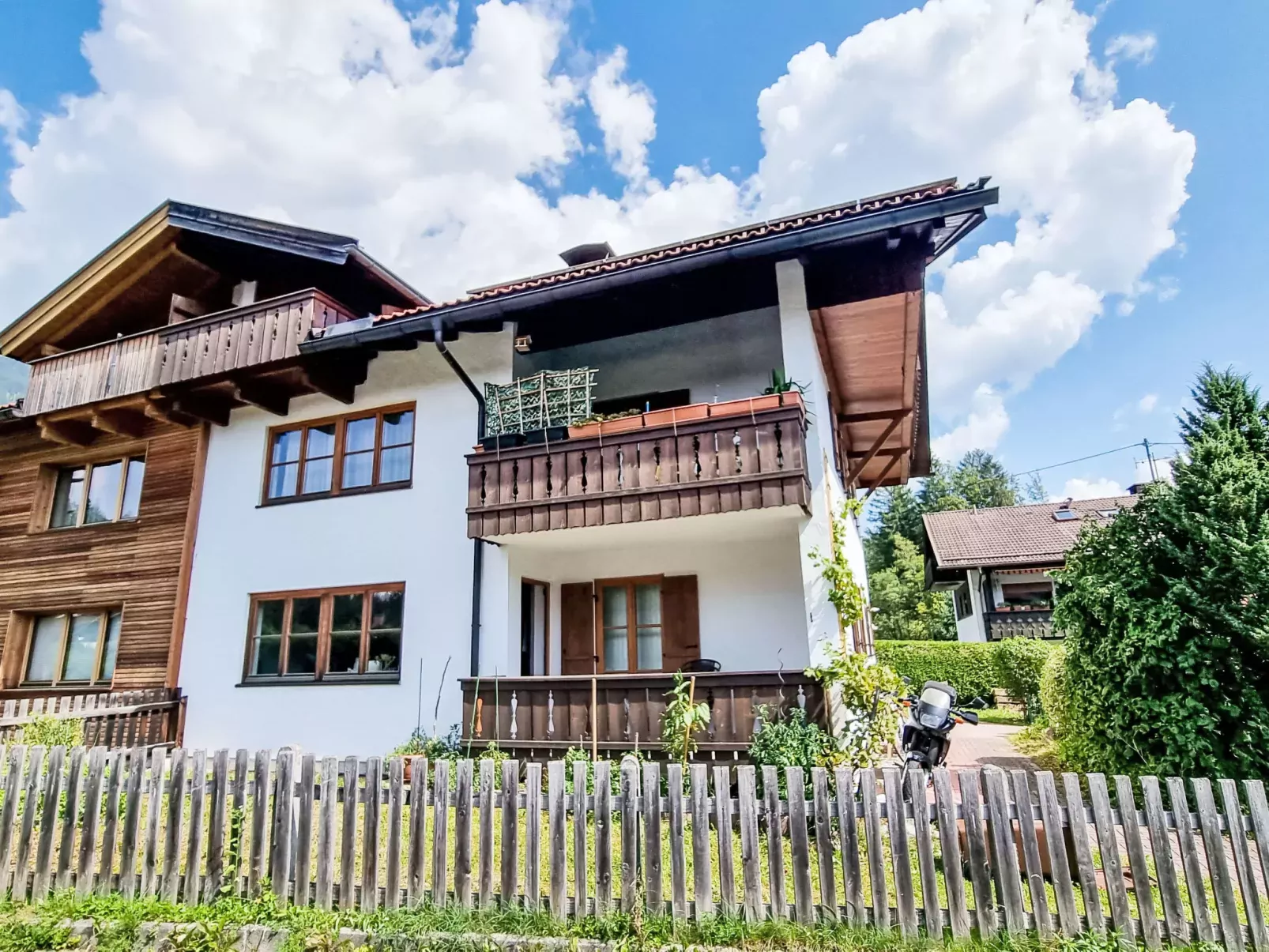 Blue Mountain Sky-Draußen