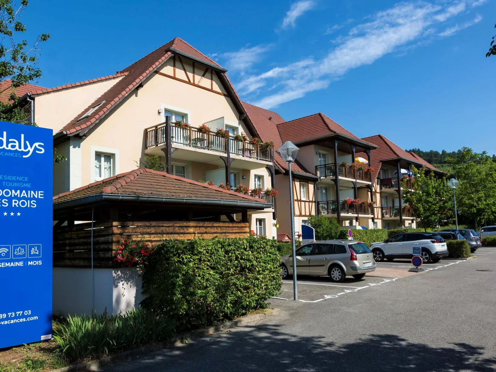 Le Domaine Des Rois-Outside