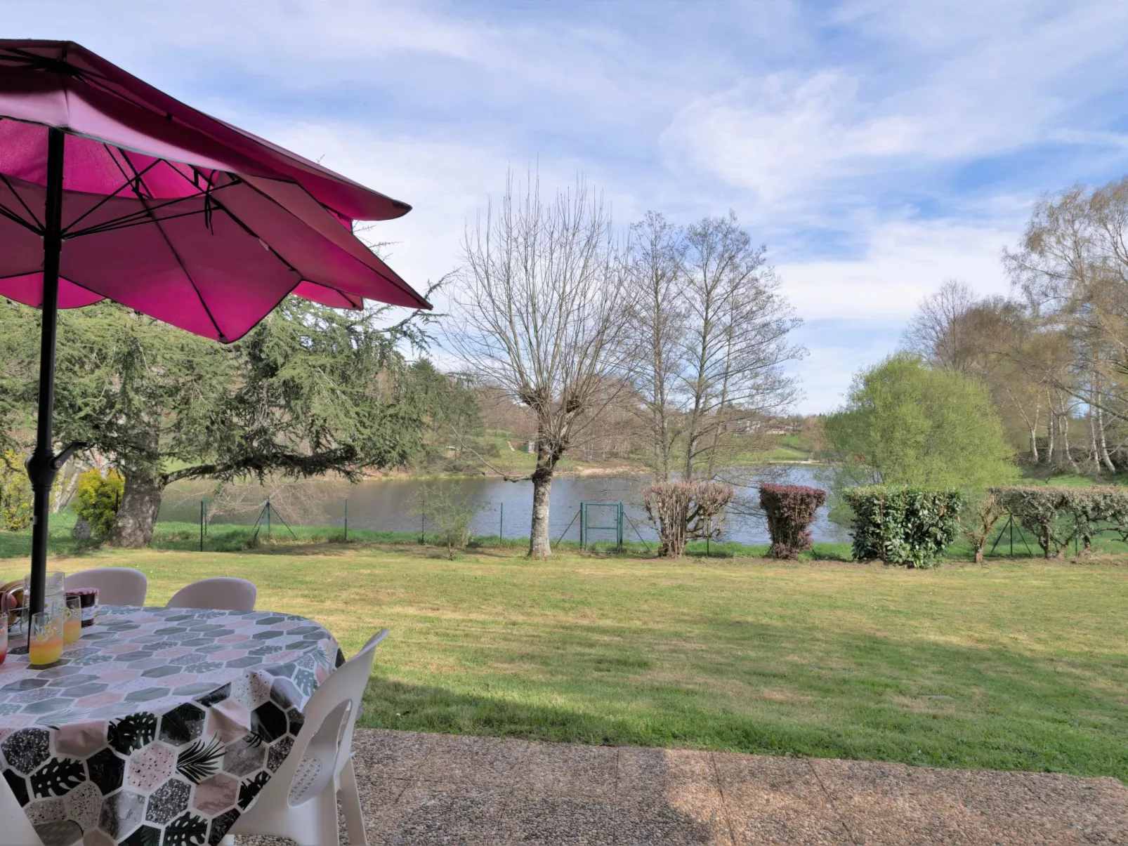 Cottage du Lac-Outside