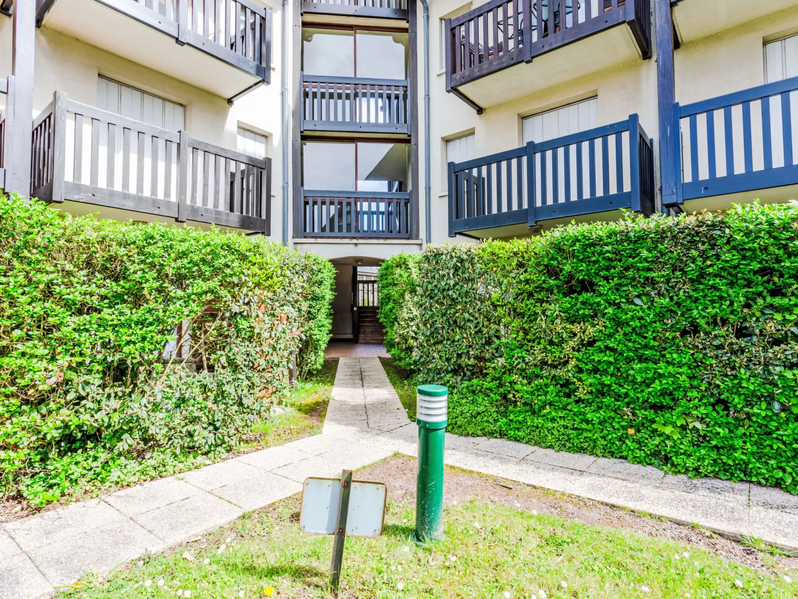 Le Clos Mathilde-Outside