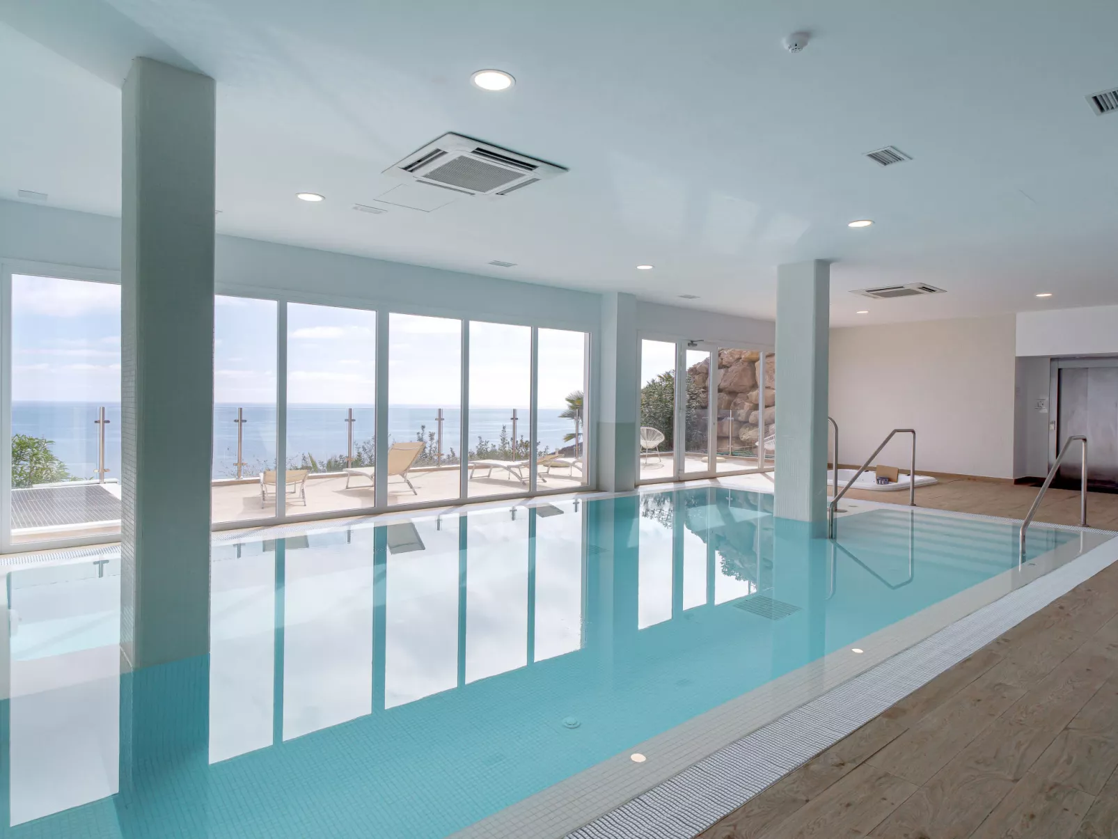 Bayview Hills-Inside
