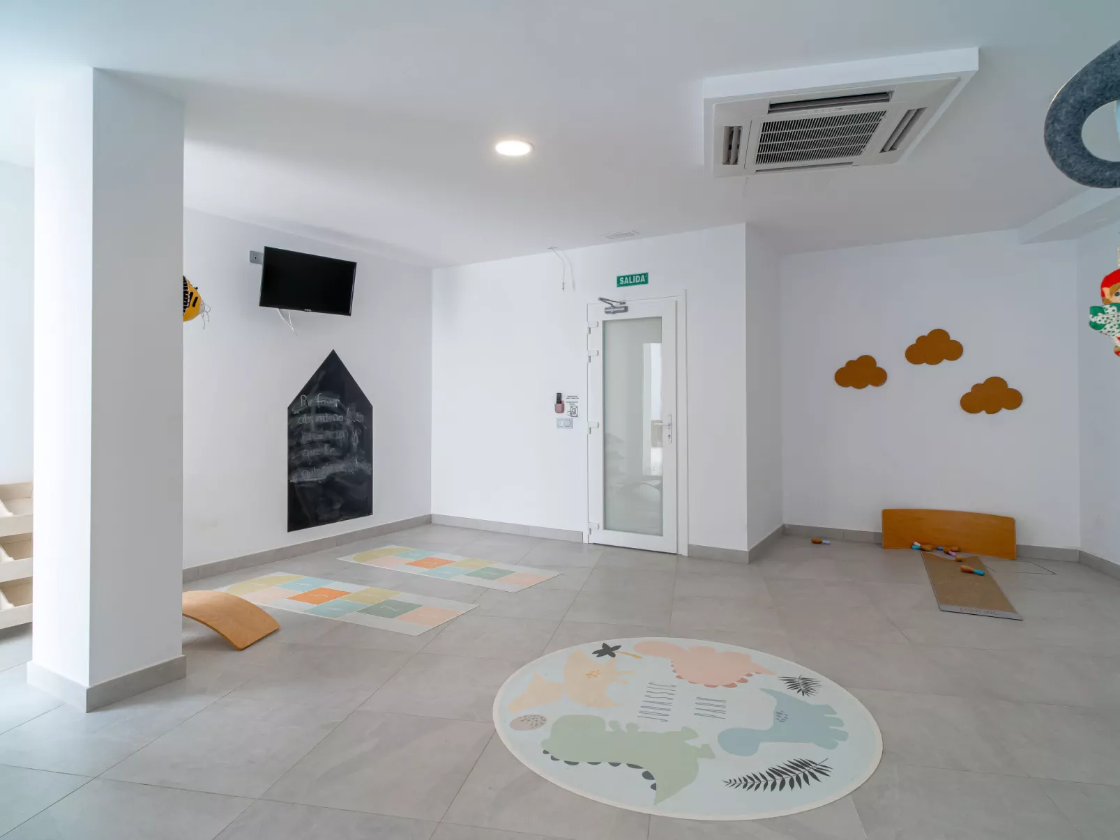 Bayview Hills-Inside