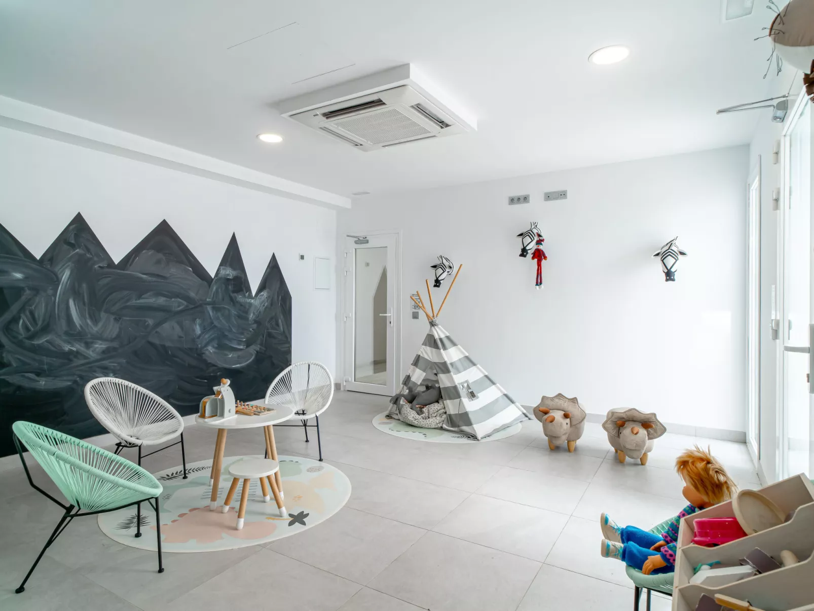 Bayview Hills-Inside