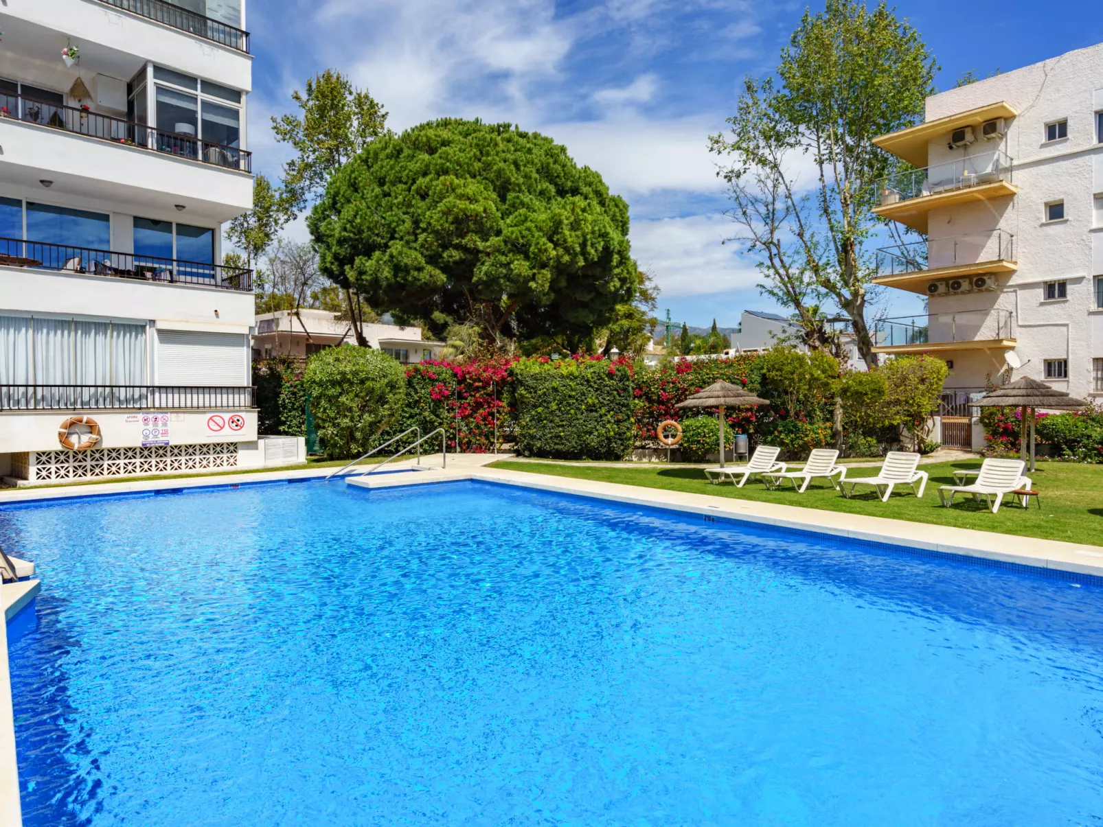 Riverside Puerto Banus-Outside